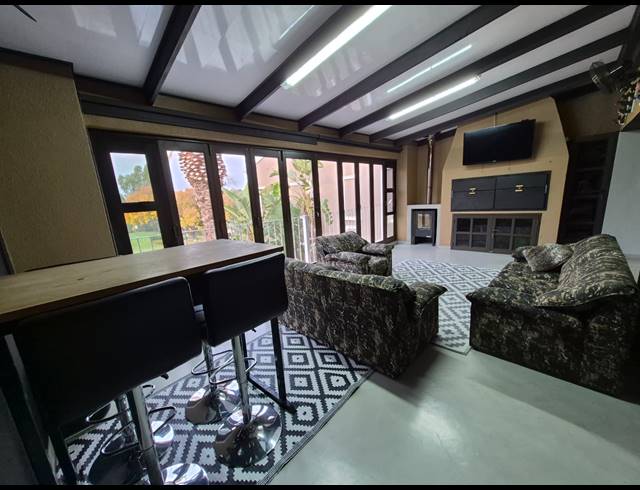 2 BEDROOM TOWNHOUSE FOR SALE IN PEACEHAVEN
